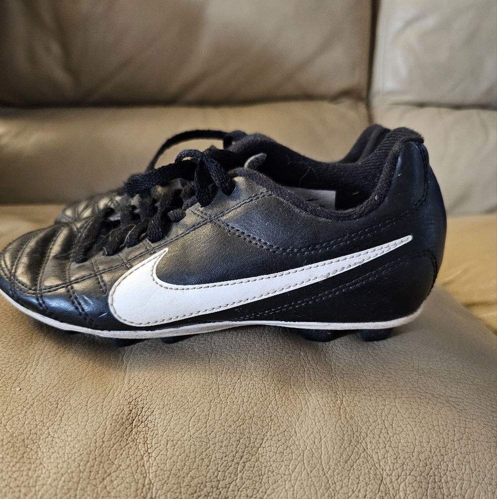 Nike Kids Black and White Soccer Cleats